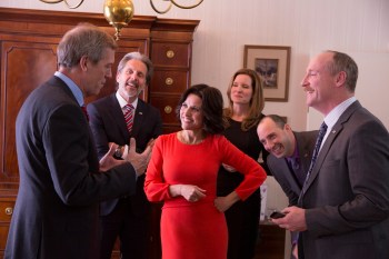 veep-hugh-laurie-julia-louis-dreyfus.jpg